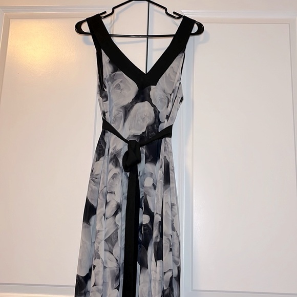 RW&CO. Dresses & Skirts - RW &Co maxi dress flower print